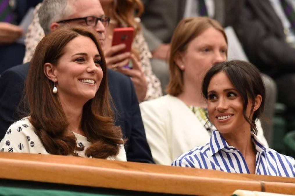 Meghan afirmó que Kate le compró flores y le pidió disculpas y que ella la perdonó. Sin embargo, remarcó que el incidente fue 'un punto de inflexión' en sus relaciones con la familia real. 'Sabían que no era cierto. Y pensé, bien, si van a matar así las cosas, entonces ¿qué podemos hacer? Comprendí no solo no estaba siendo protegida sino que estaban dispuestos a mentir para proteger a otros miembros de la familia', le dijo a Oprah.