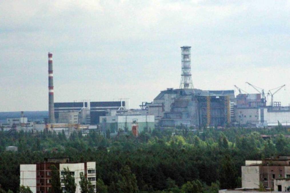 Otros tres reactores de la planta continuaron funcionando tras aquel desastre. El último fue detenido en 2000, lo que marcó el fin de toda la actividad en la central de Chernóbil.