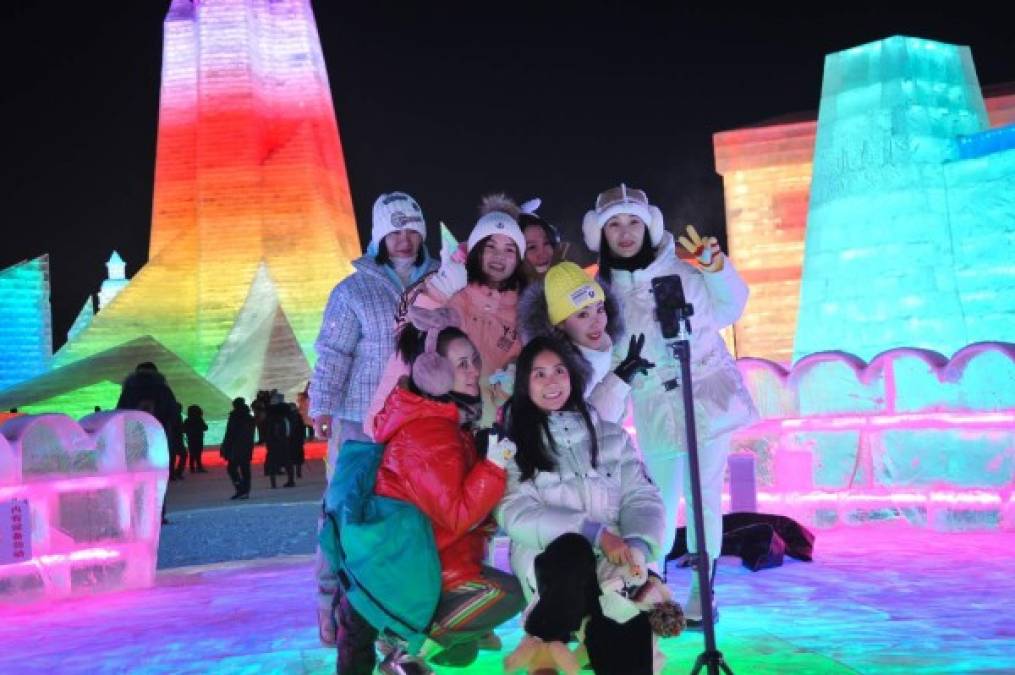 China<br/><br/>China celebra el nuevo año el 12 de febrero en la famosa tradicional fiesta de la primavera. <br/><br/>Esta celebración comienza en el primer día del primer mes lunar y termina el día quince, cuando se celebra el festival de los faroles.