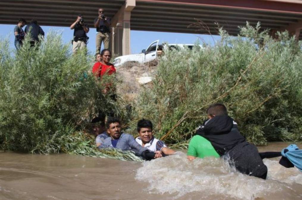 La Patrulla Fronteriza estadounidense ha realizado varios rescates de migrantes a punto de ahogarse en las aguas del río Bravo.