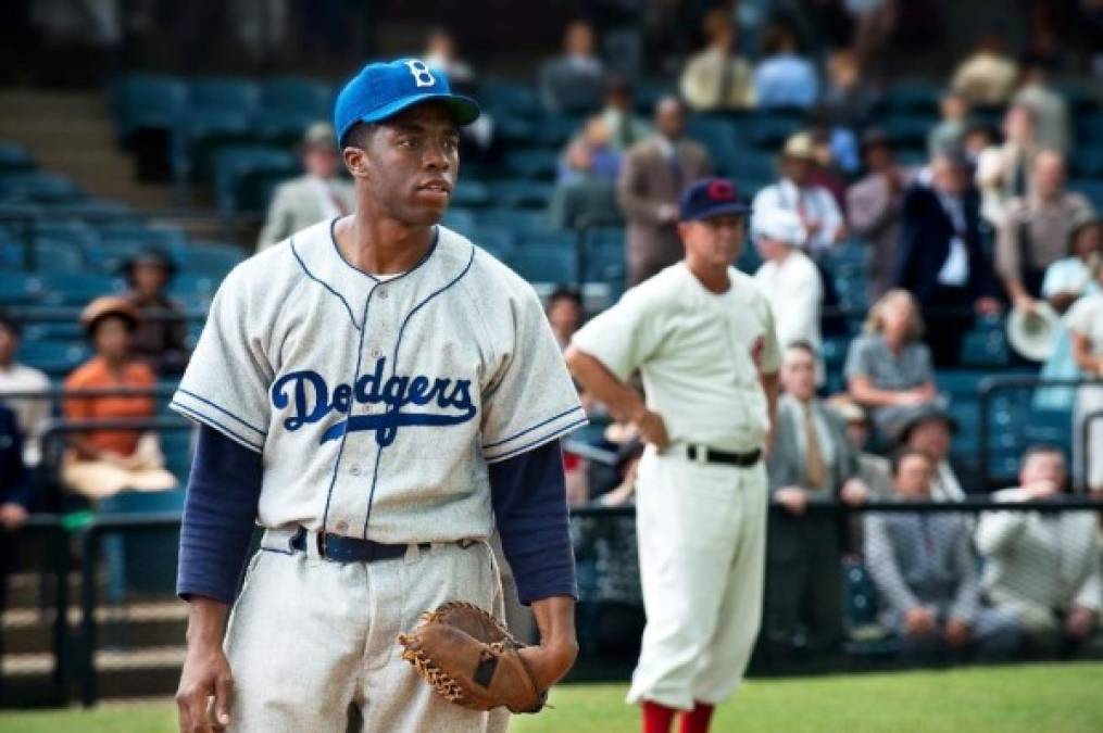 Era un actor muy querido por la comunidad negra de Estados Unidos: Pues encarnó en la gran pantalla a figuras afroamericanas emblemáticas como el deportista Jackie Robinson en '42' (2013) y el músico James Brown 'Get on Up' (2014), y participó en la última cinta de Spike Lee 'Da 5 Bloods', estrenada este mismo verano.