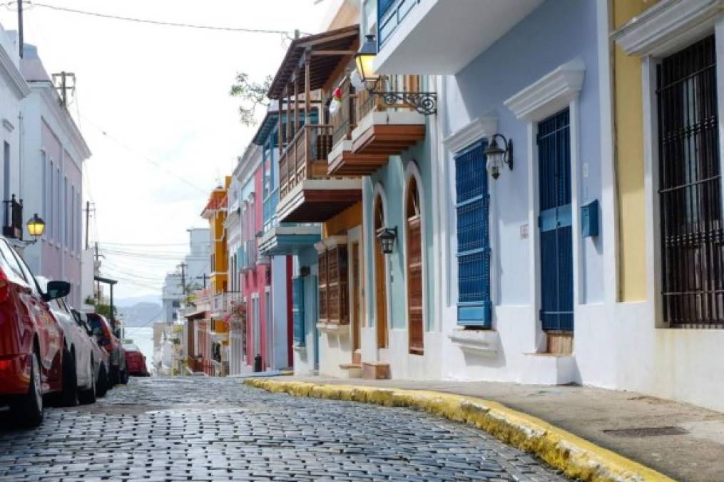 San Juan, Puerto Rico: La Capital de Puerto Rico ofrece una combinación de tradiciones inigualable, que no podrás conseguir en ningún otro lugar del mundo. <br/><br/>En ella puede encontrar escondites exóticos, kilómetros de playas de arena blanca, montañas y valles, y muchas otras maravillas naturales. Además de las bellezas naturales, se encontrará rodeado de gente cálida y amable.