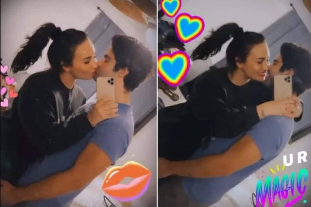 Demi Lovato y Max Ehrich habrían iniciado su romance poco antes de marzo y posteriormente decidieron pasar juntos el confinamiento por la pandemia del COVID-19, lo que habría fortalecido su relación.