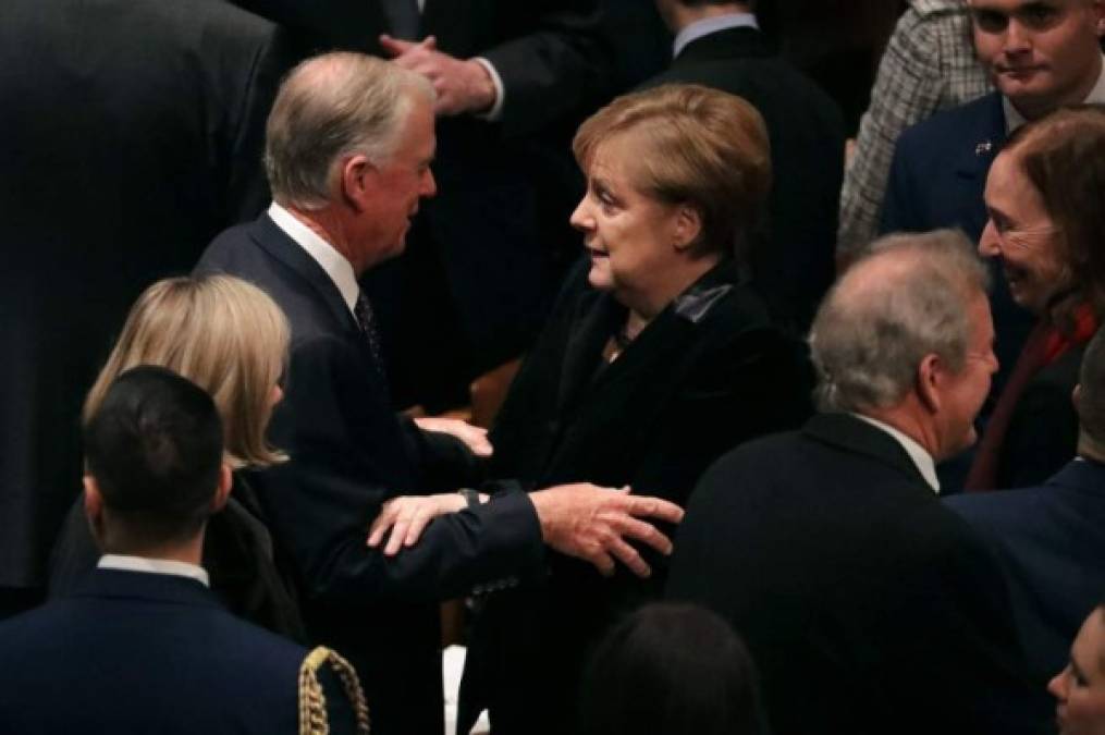 La canciller alemana Angela Merkel es una de las líderes mundiales invitadas al funeral de Estado.