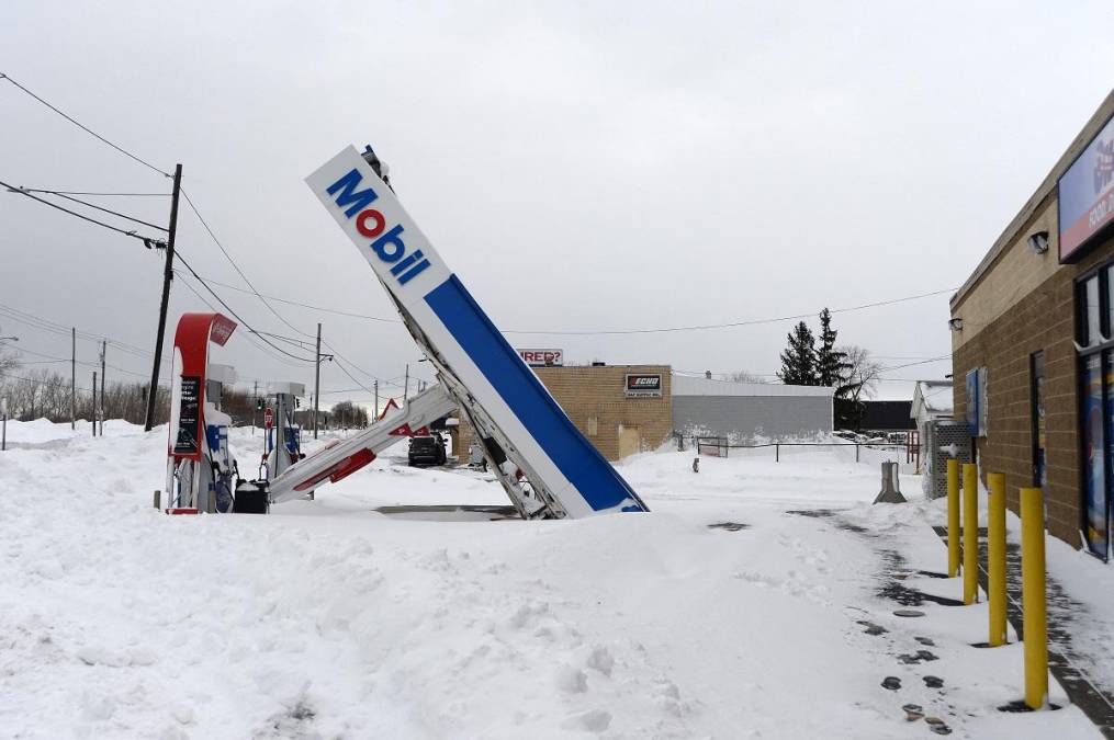 El oeste del estado de Nueva York, aunque acostumbrado a los duros inviernos, resultó particularmente golpeado por la ventisca, con zonas enterradas bajo metros de nieve y temperaturas polares.