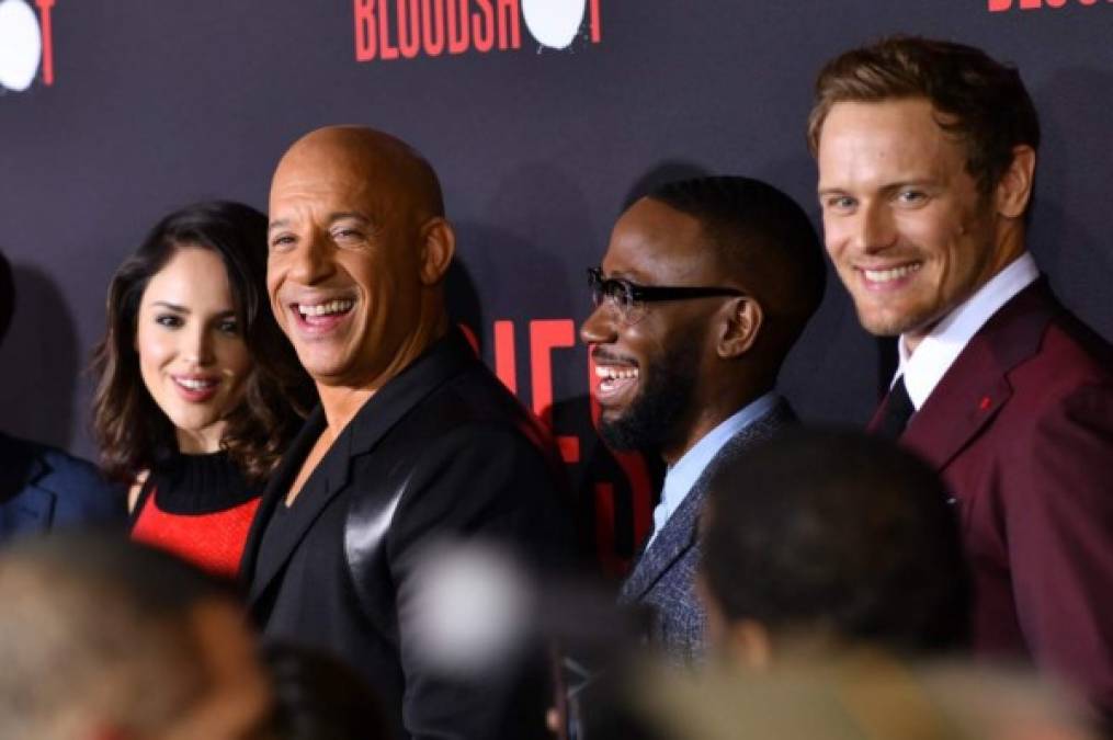 Eiza González comparte créditos con el actor Vin Diesel, Lamorne Morris y Sam Heughan en 'Bloodshot'.