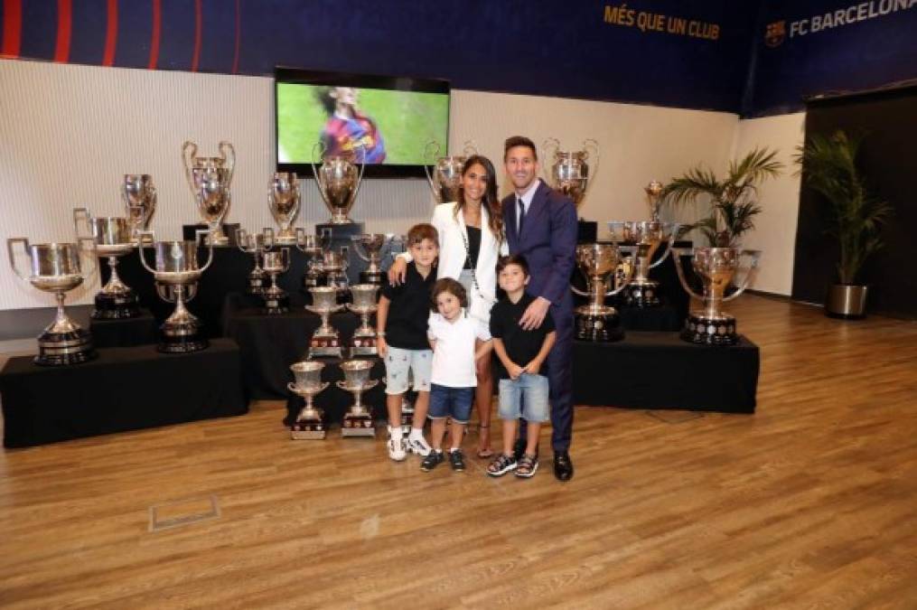 Messi se olvida por completo ya de su etapa en Barcelona y en Francia estará con Antonela Roccuzzo y sus tres hijos, Thiago, Mateo y Ciro. Con ellos emprende esta nueva aventura en tierras francesas.