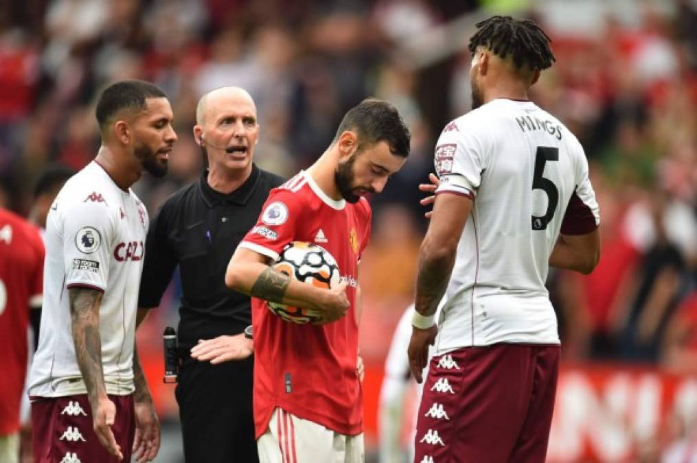 Bruno Fernandes tomó el balón y aceptó la responsabilidad de patear el penal en el último suspiro del partido ante Aston Villa.