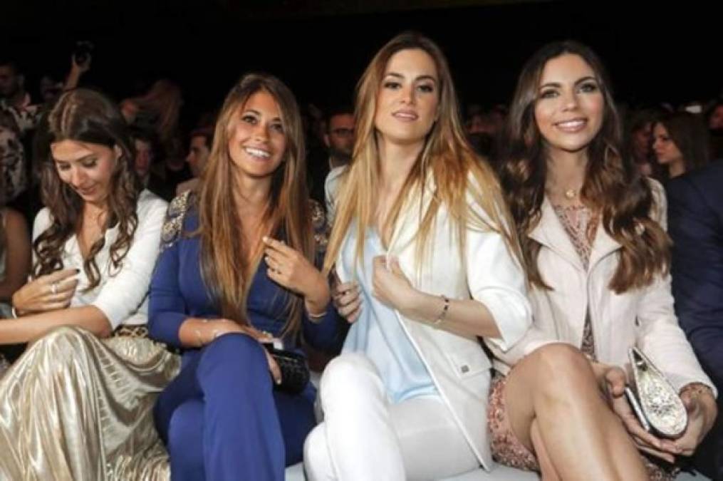 Recientemente se pudo ver a Antonella junto a unas amigas en el desfile de Rosa Clará viendo vestidos de novia.