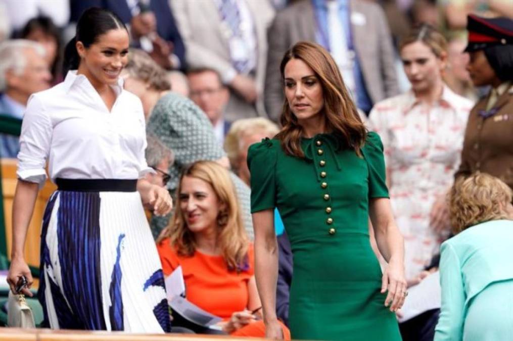 Duelo de duquesas: Meghan Markle y Kate Middleton acaparan la atención con sus looks en la final femenina en Wimbledon