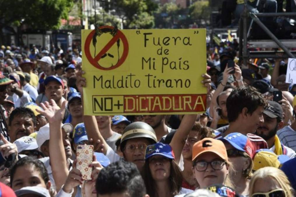 Miles de opositores venezolanos salieron a las calles de las principales ciudades de Venezuela, ante un nuevo llamado del presidente interino Juan Guaidó, para exigirle a Nicolás Maduro que permita el ingreso de ayuda humanitaria.