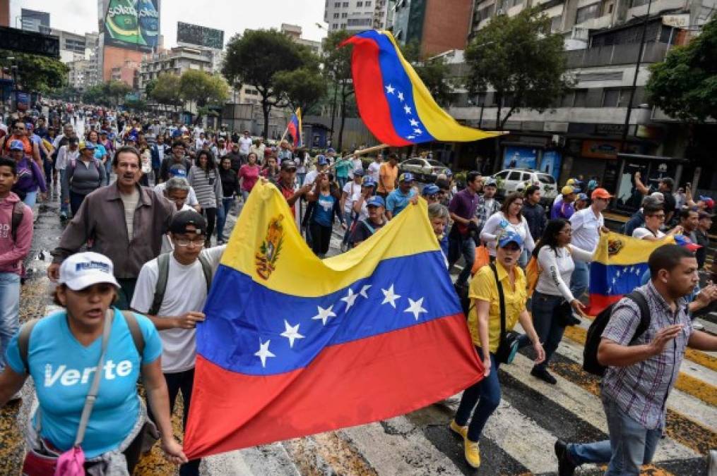 La oposición exige un gobierno de transición y elecciones libres tras la juramentación de Maduro para un segundo mandato hace dos semanas.