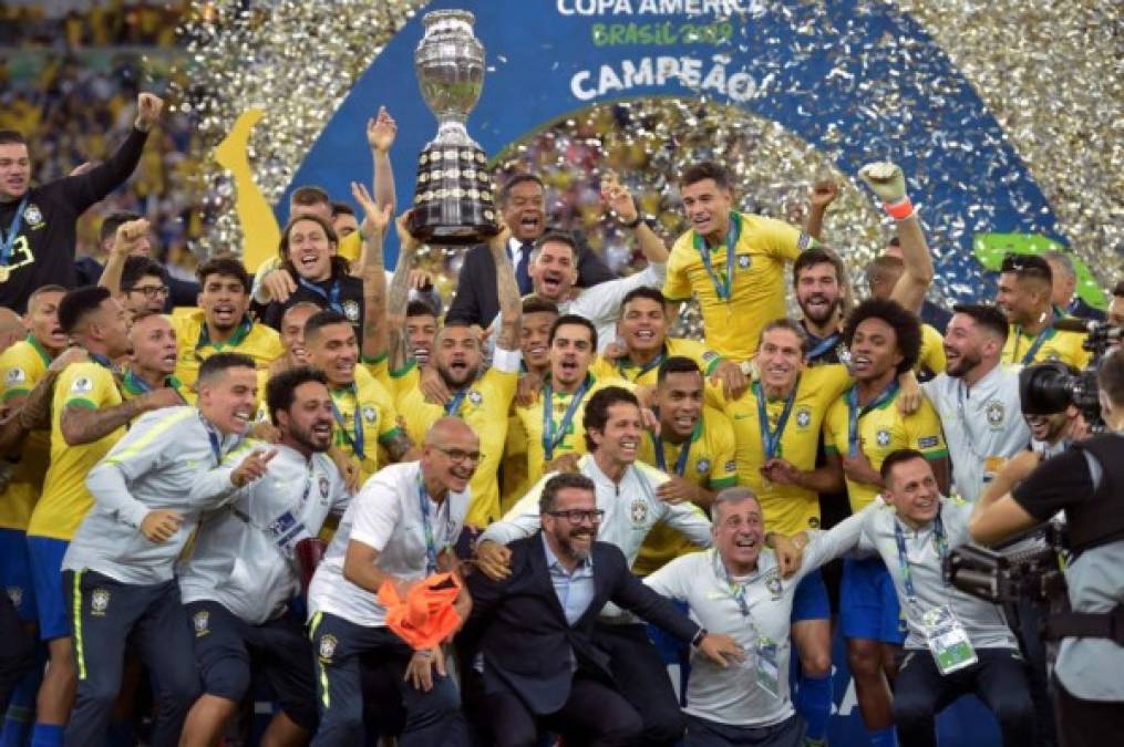 La victoria le permitió a la Canarinha ganar su noveno trofeo de Copa América, una especie de sanación interior por el fracaso en el Mundial-2014, del que fue anfitriona y favorita, y que luego se repitió en el de Rusia-2018.