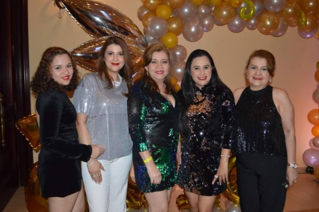 Gilliam y Shirley Cerrato, Dinorah Gálvez, Karen y Yolanda Cerrato.