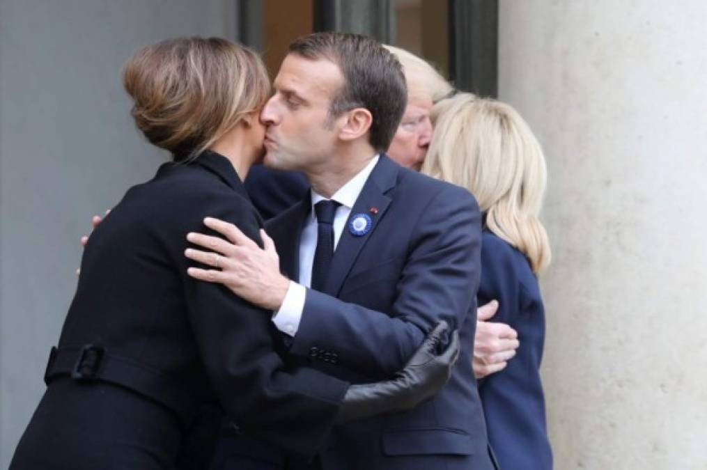 Macron ha saludado efusivamente a la primera dama estadounidense en cada uno de sus encuentros.