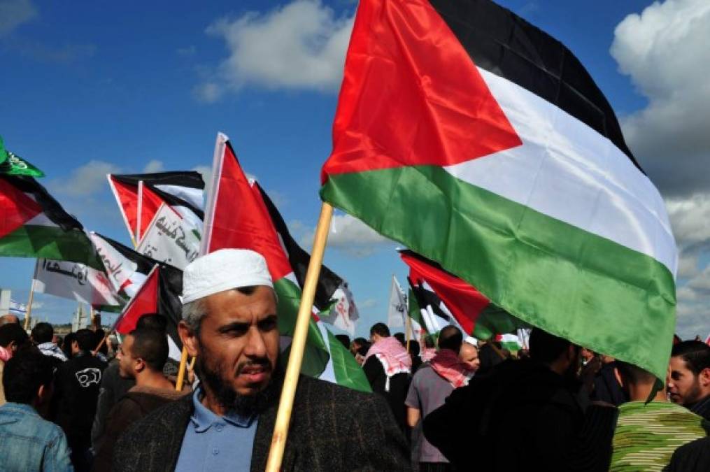 Aliados de Irán<br/><br/>- Grupo Islámico Hamás en Palestina:<br/><br/>Esta considerada como una organización palestina que se declara como yihadista, nacionalista e islamista.​​​​ Tiene unos 30 mil soldados entre sus filas. Ismail Haniya uno de los líderes de Hamás consideró al asesinado general iraní como 'un ejemplo de resistencia', por lo que también han expresado vengar la muerte de Qasem Soleimani.<br/><br/><br/>