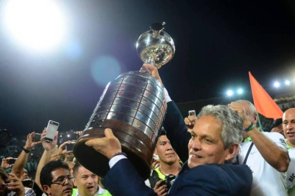 Palmarés - Reinaldo Rueda ganó la Copa Libertadores de América 2016 y la Recopa Sudamericana 2017 con Atlético Nacional de su país, el tercer lugar con la Selección Sub-20 de Colombia en la Copa Mundial 2003 de la categoría en Emiratos Árabes Unidos y las dos clasificaciones a Mundiales Mayores.