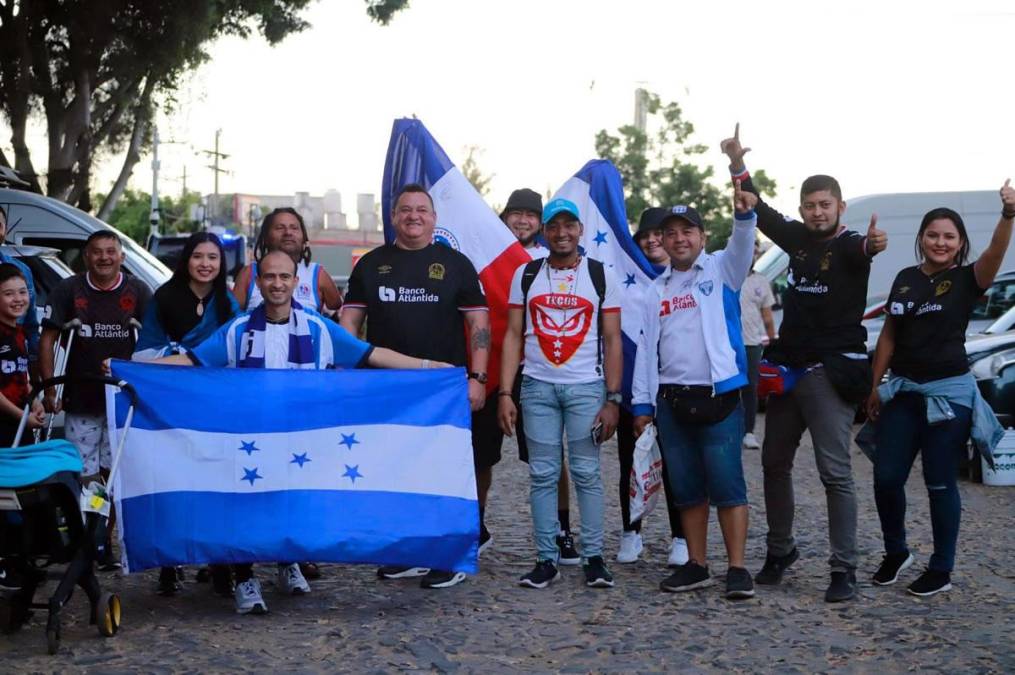 Un buen número de aficionados del Olimpia se hicieron presentes en el estadio Jalisco para el partido contra Atlas.