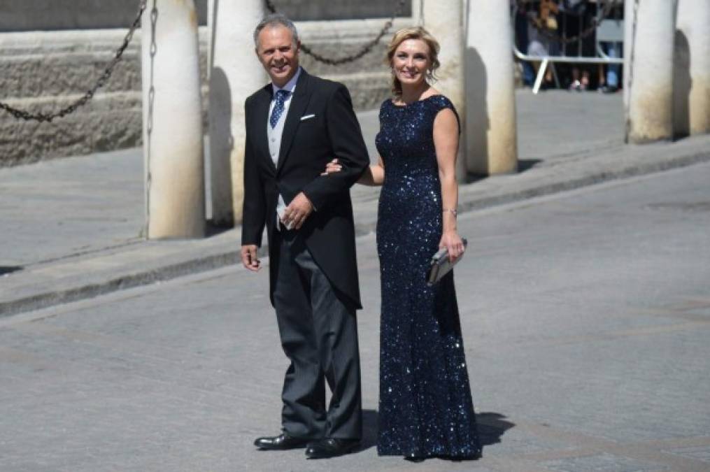 El entrenador español Joaquín Caparrós en la entrada de la Catedral de Sevilla.