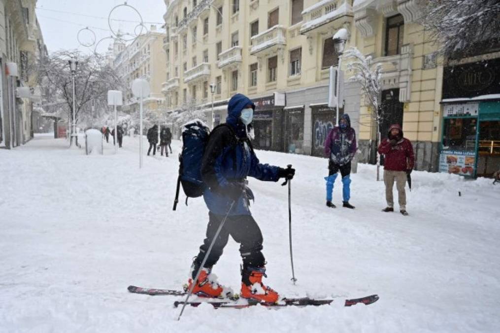 El ministro insistió en que las 'nevadas van a pasar a ser heladas' en los próximos días, y las temperaturas de hasta -10 grados están previstas para la semana entrante.<br/><br/>