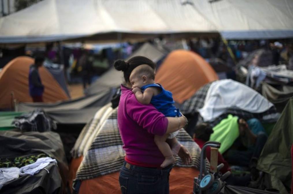 Según autoridades mexicanas, unas 9,000 centroamericanos llegaron a México desde el 19 de octubre en distintos grupos, de los cuales más de 7,000 arribaron a Mexicali y Tijuana, estado de Baja California, para allí pedir asilo en Estados Unidos y otros 2,000 en otros lugares del país.