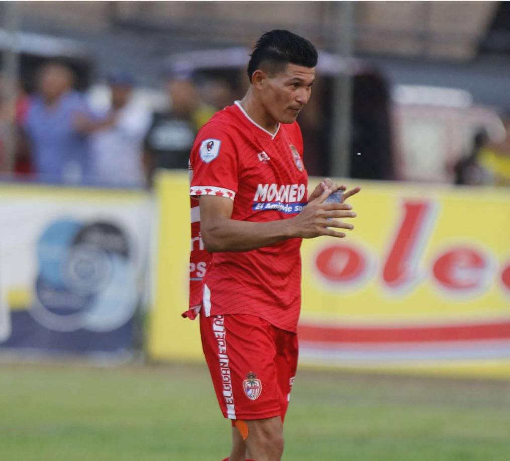 Edder Delgado - El mediocampista ha confirmado que a sus 36 años de edad ha decidido retirarse del fútbol profesional, aunque dejando claro que dependerá de una oferta que le podría realizar la Real Sociedad para alargar su carrera. El ‘Camello’ fue vital para salvarse del descenso.