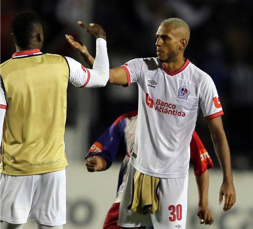 Eddie Hernández - La otra “torre” de ataque del Olimpia jugará de nuevo en el 11 titular, acompañando a Bengtson.