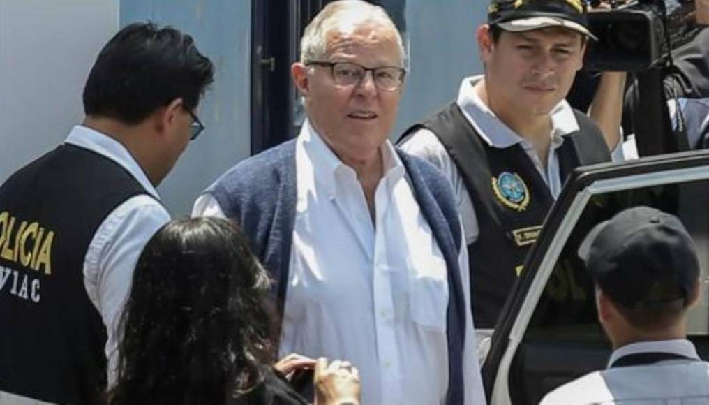 Pero en medio del estallido de los escándalos de corrupción de la constructora brasileña Odebrecht, Kuczynski renunció en marzo de 2018 a la Presidencia, ante las denuncias de un intento de comprar votos en el Congreso para impedir su destitución.