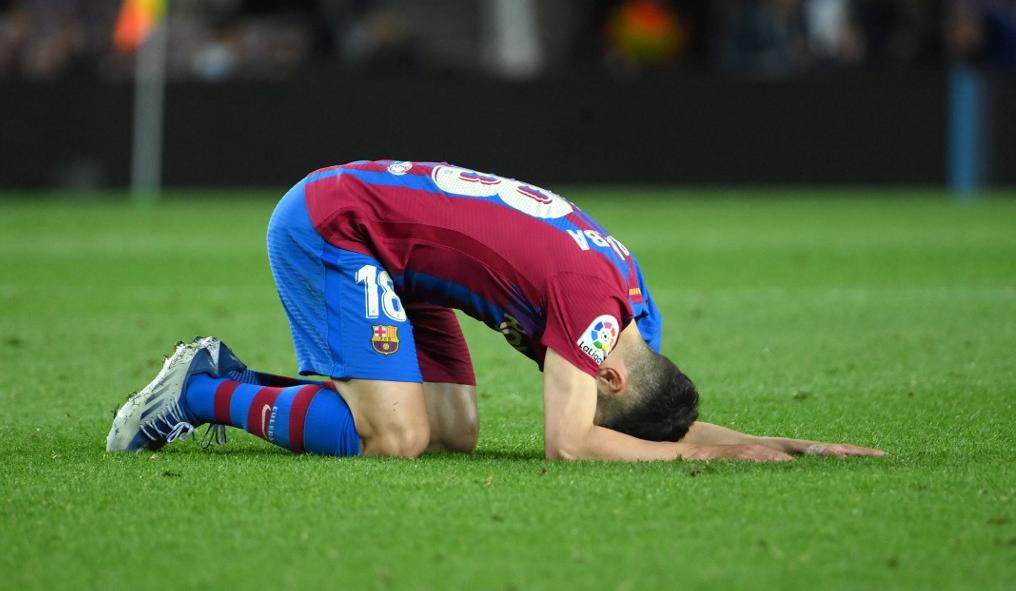 Jordi Alba y su frustración tras la derrota del FC Barcelona.