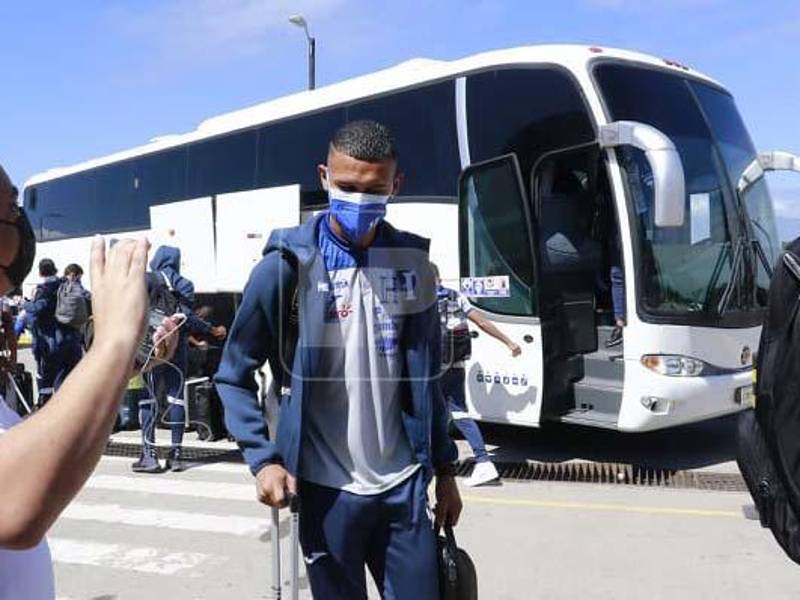 Kervin Arriaga y el resto de la delegación de Honduras partió este lunes rumbo a EUA.