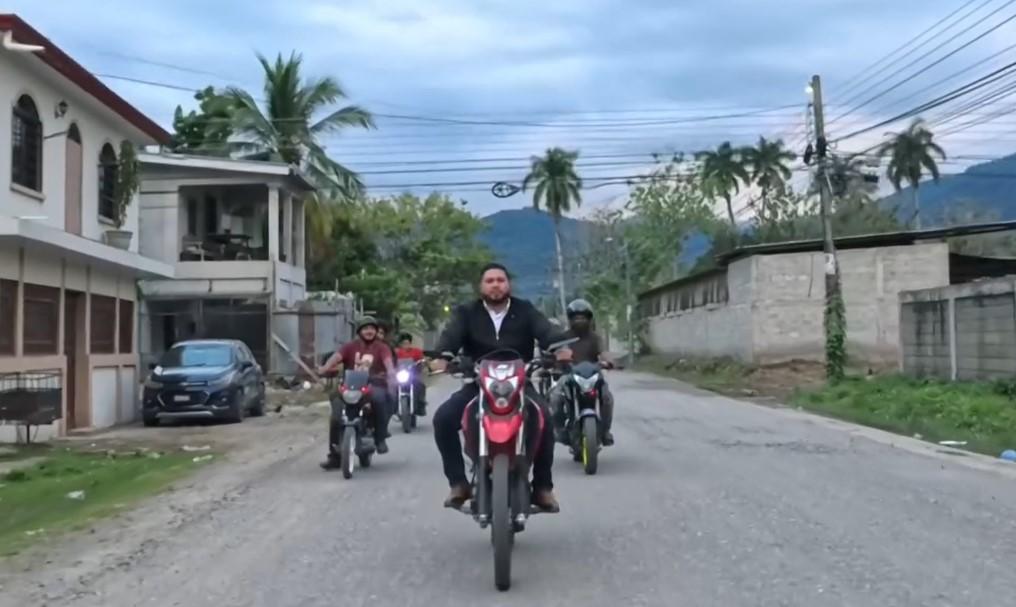 La insólita propuesta de candidato a alcalde para reducir muertes en motocicletas