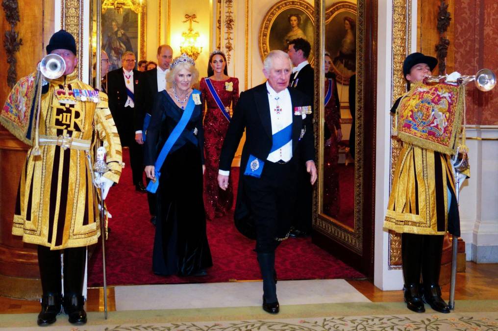 El Rey se reunió con voluntarios King’s House, un centro comunitario en King’s Cross en Londres, donde pasó la tarde con el arzobispo de Canterbury, el obispo de Londres y el arzobispo ortodoxo copto de Londres, así como con feligreses.