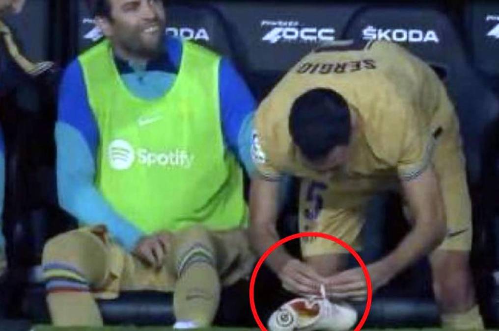 Y es que Gerard Piqué estaba tan acostumbrado ya a la suplencia que en el partido de hace una semana entre Valencia y Barcelona en Mesatalla, el defensa no estaba preparado para entrar cuando fue requerido por Xavi. Incluso, Sergio Busquets le ayudó con los tacos.