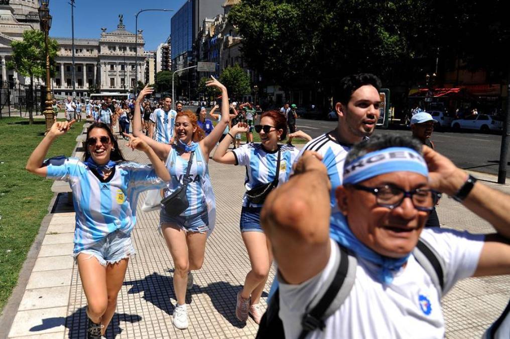 El Gobierno de Argentina decretó que este martes sea día festivo laboral para recibir a la selección.