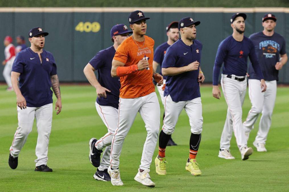 ‘Duboom’, apodo que se ha ganado en las Grandes Ligas, firmó con el cuadro de Dusty Baker en mayo del presente año, procedente de los San Francisco Giants, y ahora ha puesto el nombre de Honduras en lo más alto.