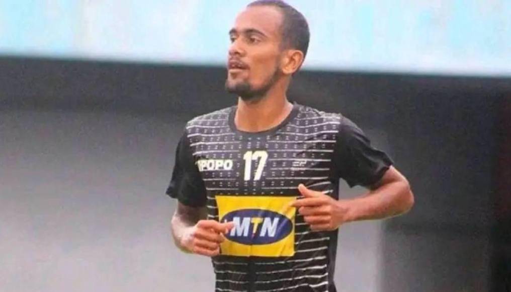 Las redes sociales estallaron al conocer el llamado del futbolista que juega en el Victoria United y es una de las jóvenes promesas de Camerún, pero cuya apariencia no es la de un joven de 17 años.