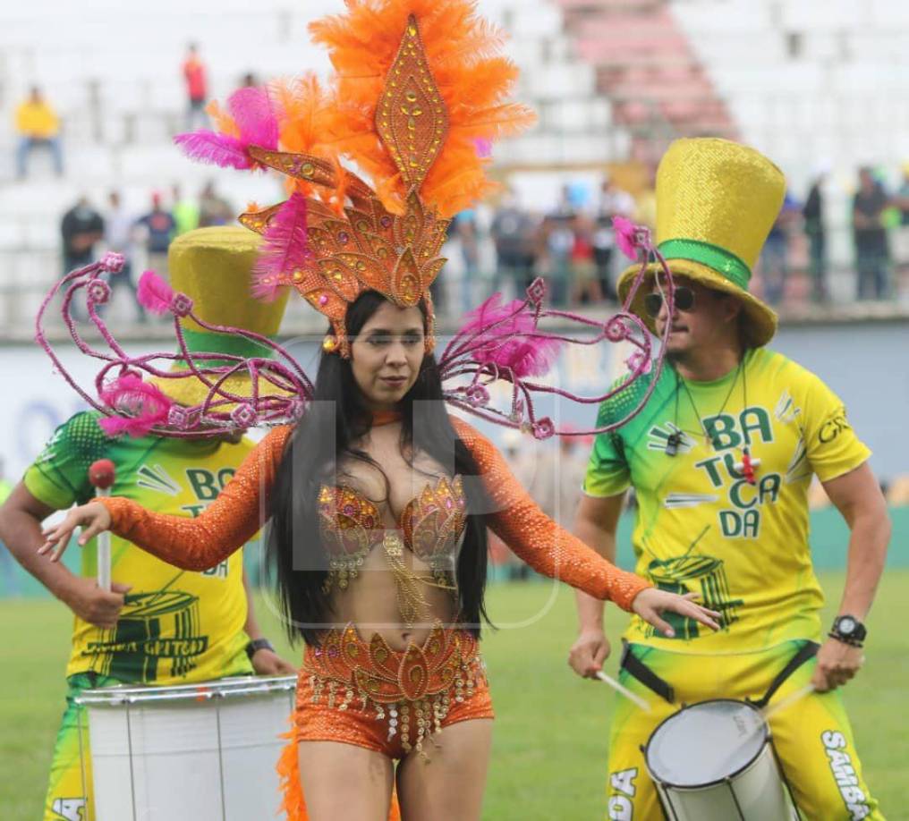 Una de las chicas que robó suspiros en la previa del partido.
