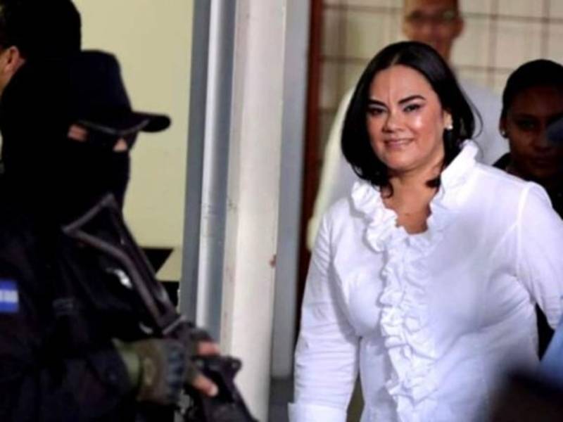 Bonilla de Lobo (54) fungió como primera dama en el período 2010-2014.