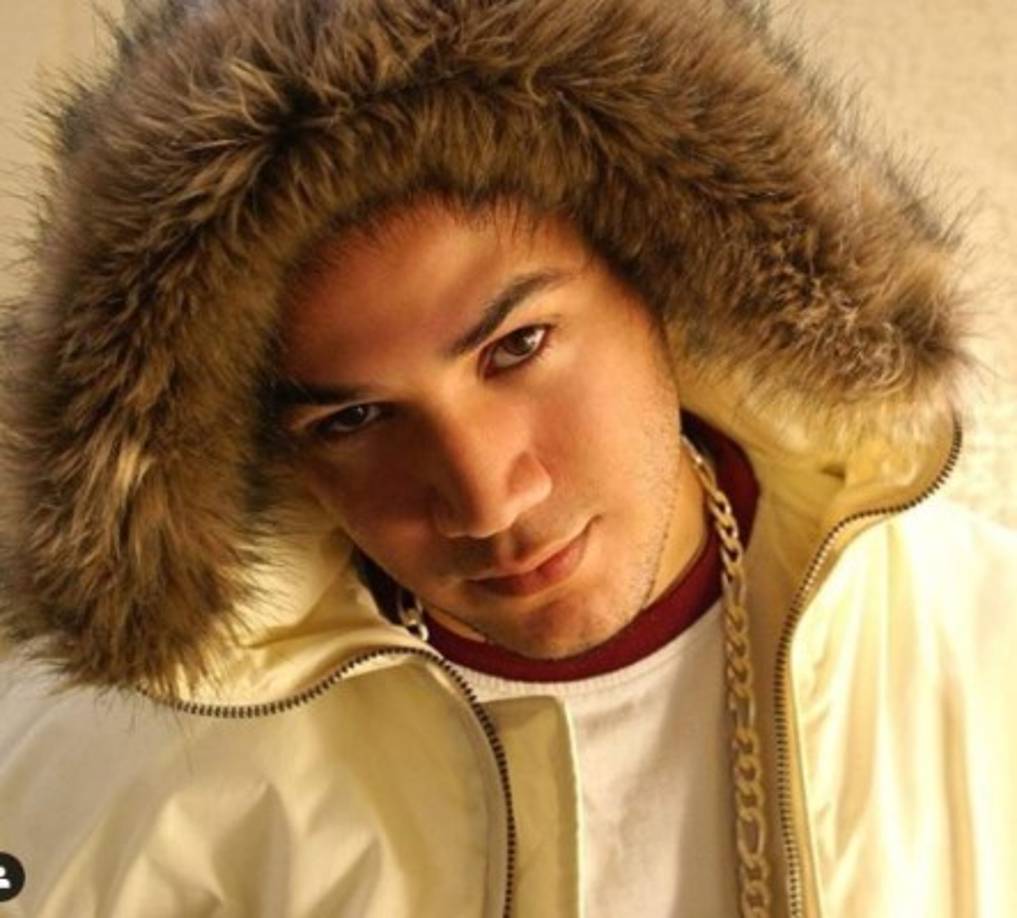 Esta nueva producción musical lleva por nombre 'Entre tu y yo'; y aunque no está ansioso de que se convierta en un éxito del reguetón, sí afirma que está muy contento de volver a la carga. <br/><br/>'Sé que ha pasado mucho tiempo y también sé que ya no soy el jovencito de hace 10 años, pero no puedo negar que lo estoy disfrutando tanto como antes lo hacia y más aún de poder hacerlo junto a mi familia', agregó el reguetonero.