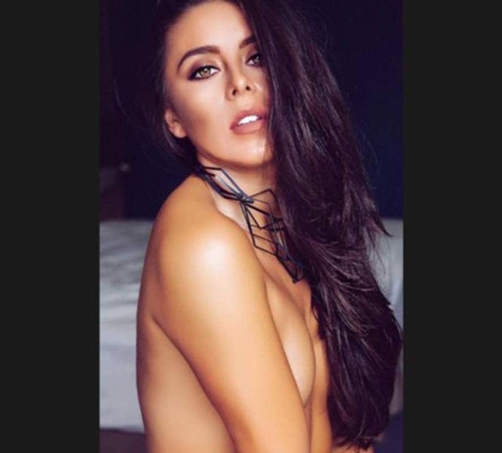 Melissa Mcallister, una de las animadores que tuvo que ser despedida por ser demasiado sexy. Y si que lo es.