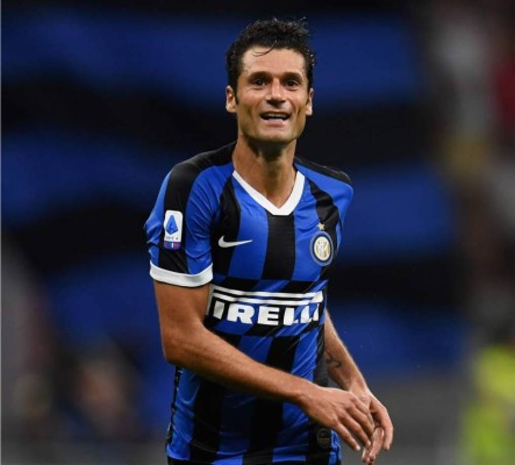 El centrocampista italiano Antonio Candreva tiene las horas contadas en el Inter de Milán. Según informa Sky Sport Italia, el jugador pondrá rumbo a la Sampdoria en las próximas horas. El importe de la operación ronda los 2,5 millones de euros. El internacional italiano de 33 años, firmaría un contrato con su nuevo equipo hasta 2024.
