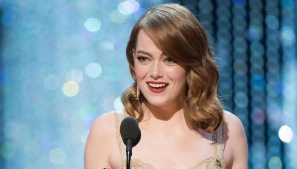 Emma Stone, actriz de 22 años, famosa por sus papeles en las películas 'La La Land' y 'El Sorprendente Hombre Araña', se mantiene al margen de las redes sociales, ya que considera que no es beneficioso para ella.