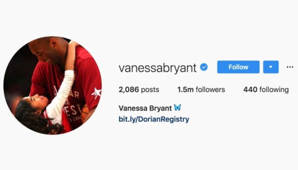 Con 1.5 millones de seguidores, Vanessa Bryant, viuda de Kobe, quien perdiera la vida el pasado domingo, volvió hacer pública su cuenta en Instagram. La esposa del basquetbolista había hecho privada su cuenta, ante el cúmulo de condolencias que le escribieron, pero este miércoles abrió de nuevo la posibilidad de ver sus fotos.