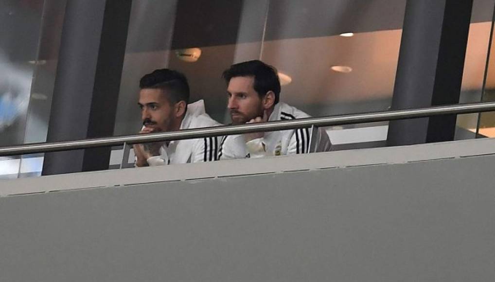 Sentado en un palco del Wanda Metropolitano, Lionel Messi siguió con el rostro serio y máxima preocupación la paliza histórica que España dio hoy a Argentina.