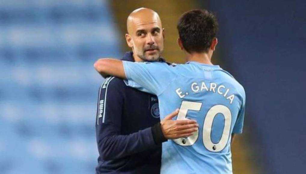 Guardiola reveló que el defensor Eric García está cerca de convertirse en jugador del Barcelona: 'Es uno de mis jugadores favoritos. Ojalá tener a quince como él. Pero el motivo por el que no ha venido convocado a la final de la Copa de la Liga es porque creo que va a fichar por el Barcelona', confesó. Foto AFP.