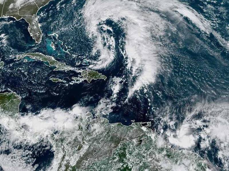 La tormenta tropical Nicole se convertirá en un huracán antes de tocar tierra en Florida, según proyecciones.
