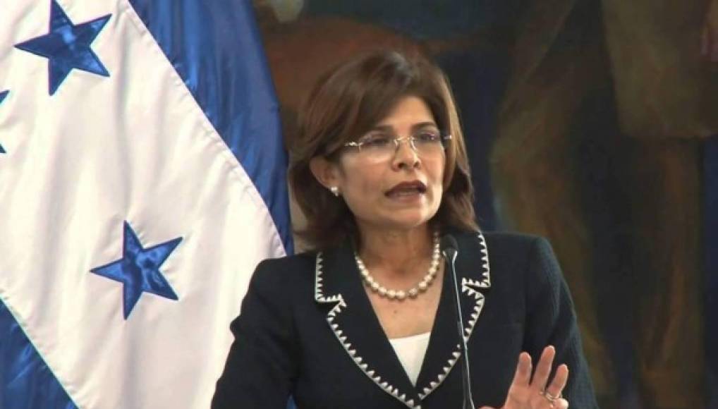 En el interrogatorio de Devis Maradiaga literal dice: AUSA: ¿Con qué sobornaste a JOH? ¿Y cuando?, Maradiaga: En 2012, con $250.000. Fue enviado a Tegucigalpa a su hermana Hilda.