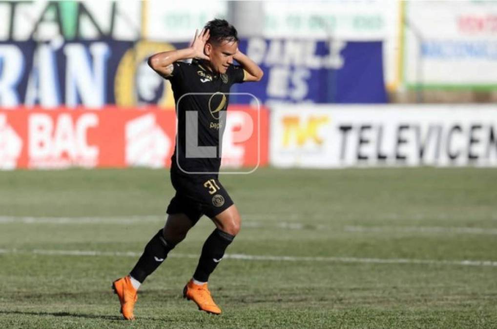 Así fue como el argentino del Motagua, Diego Auzqui, festejó su golazo de tiro libre contra el Vida.