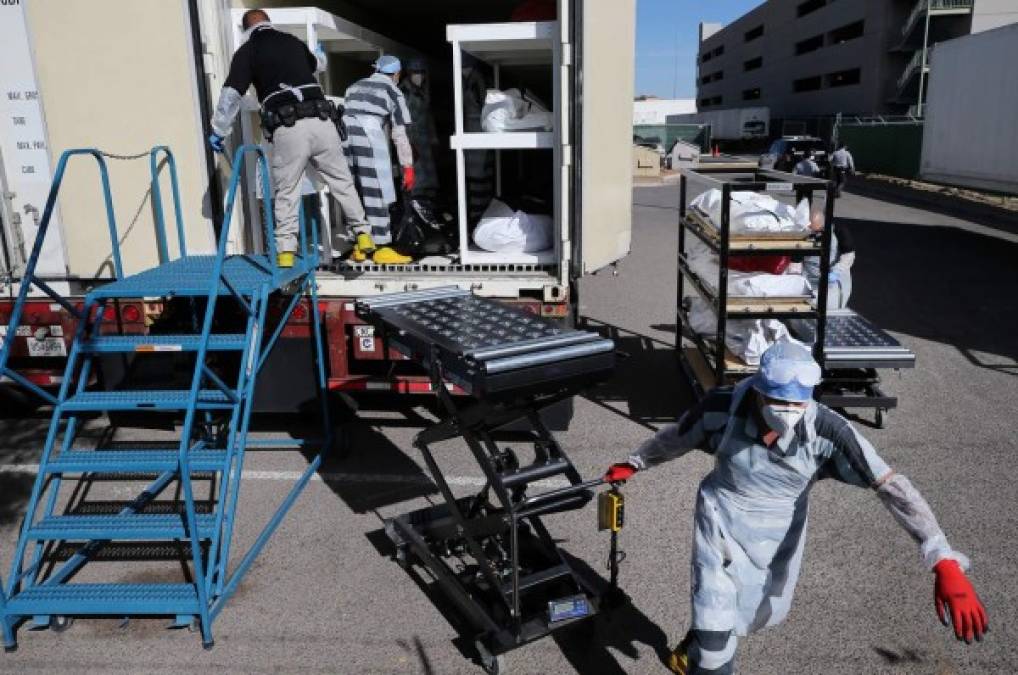 Hospitales al borde del colapso y morgues móviles: Pesadilla en Texas por segunda ola de coronavirus