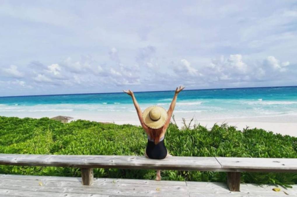 “¡Una escapadita a una playa desierta es lo que el cuerpo necesitaba!”.